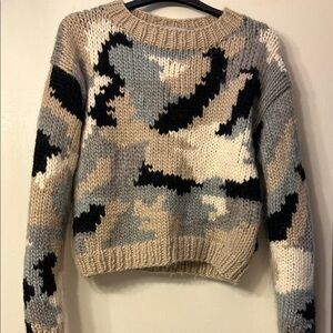 Stylish Camouflage Women's Sweater